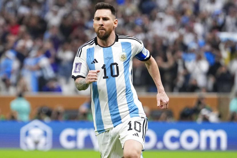  Lionel Messi dari Argentina 