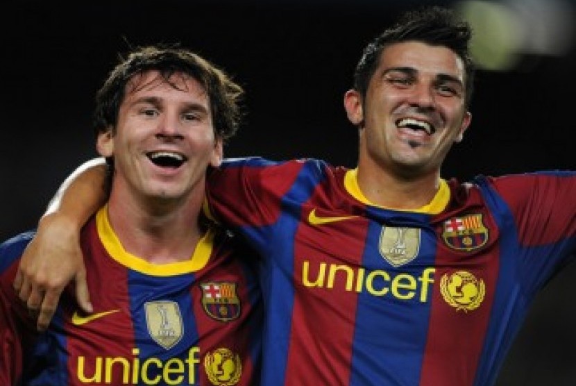 Lionel Messi (kiri) dan David Villa