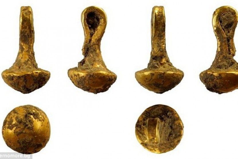 Liontin emas 24 karat berumur 6.600 tahun