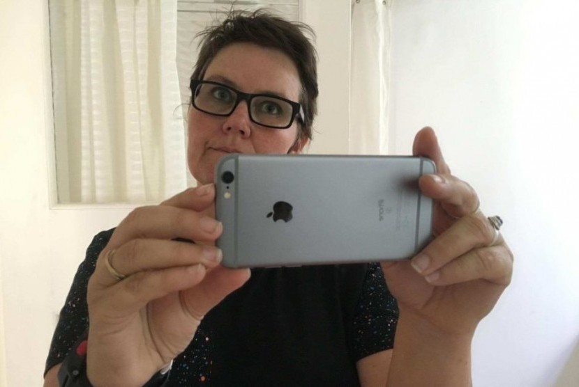 Lisa Daniel mengembalikan 4 iPhone 6s setelah mendapat sejumlah kiriman di luar pesanannya. 
