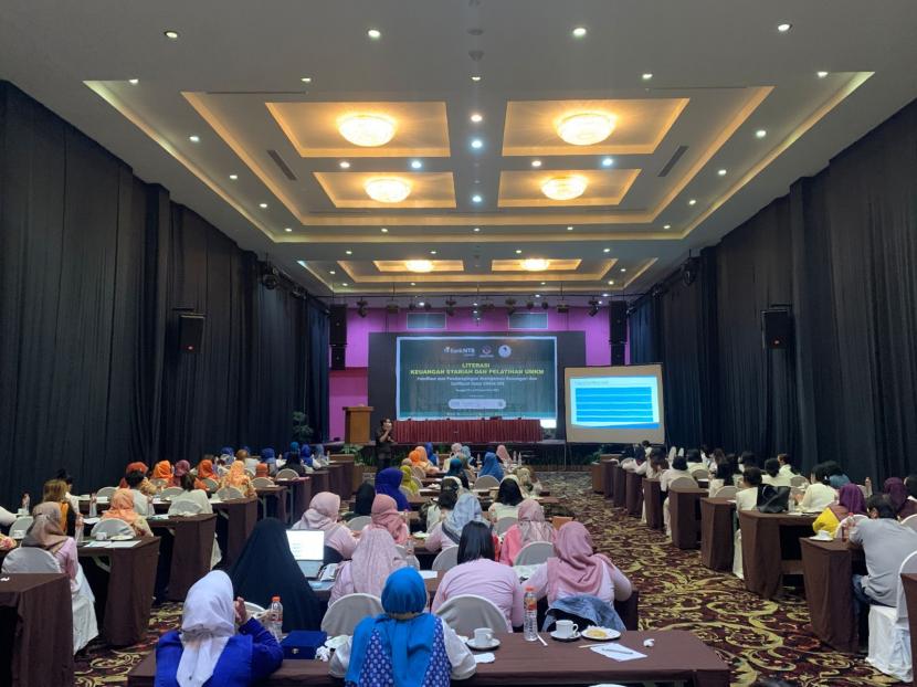 Literasi keuangan syariah dan pelatihan sertifikasi halal bagi UMKM di Nusa Tenggara Barat.