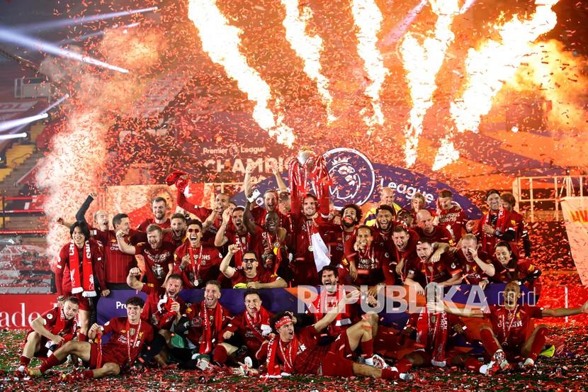  Pemain Liverpool merayakan keberhasilan menjuarai Liga Inggris musim 2019/ 2020.