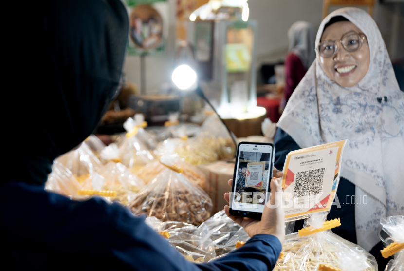 Livin by Mandiri juga mencatat pertumbuhan frekuensi transaksi secara keseluruhan, khususnya pada fitur QR Payment yang mencatat kenaikan sebesar 159 persen secara YoY per Maret 2025. 
