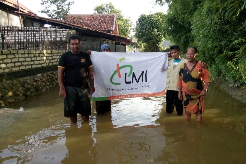 LMI dan MCI berikan bantuan korban banjir sampang