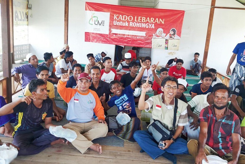 LMI mengunjungi kamp pengungsian Muslim Rohingya di Aceh. 