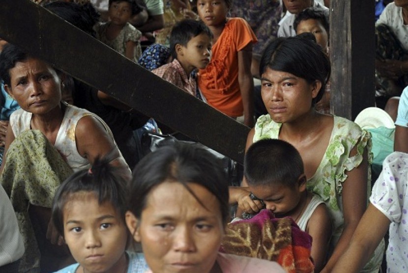 Local residences take refuge at a monastery in Sittwe, capital of Rakhine state in western Myanmar, where sectarian violence is impacting on the local population Monday June 11, 2012. The Buddhist-Muslim violence, which has left at least seven people dead 