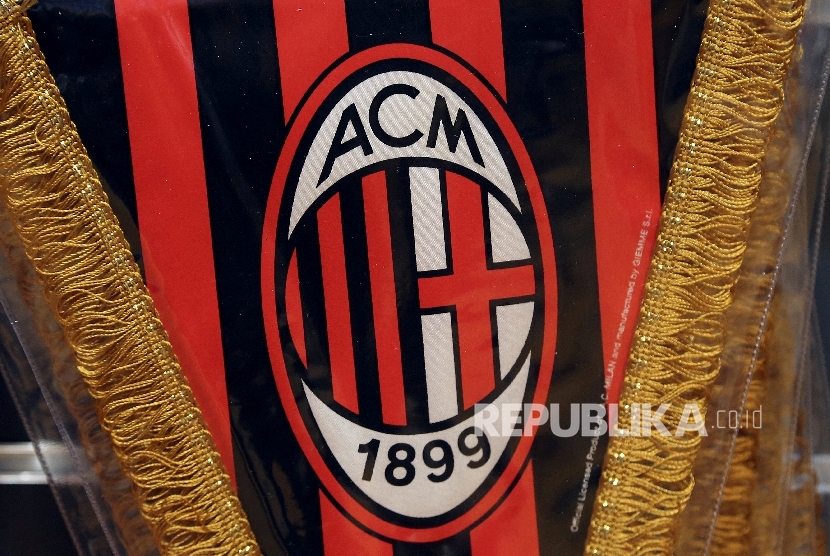 Logo AC Milan. Pemain muda AC Milan, Francesco Camarda, tidak diizinkan untuk bermain di Liga Champions hingga Maret 2024 mendatang. 