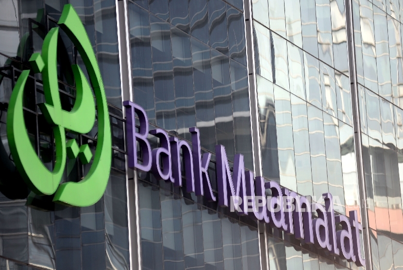  Logo Bank Muamalat terpasang di Muamalat Tower, Kuningan, Jakarta (ilustrasi). BPKH menyebut, investasi pada Bank Muamalat jadi salah satu strategi meningkatkan layanan pelaksanaan ibadah haji.