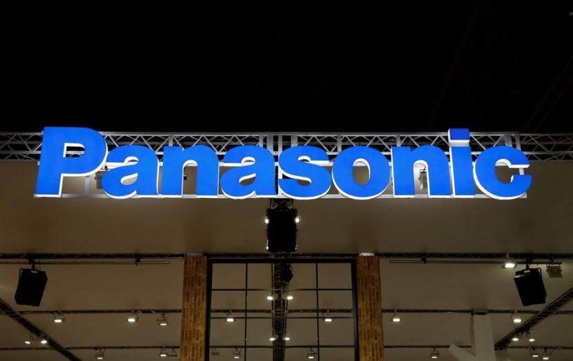 Logo Panasonic Corp ditampilkan di Pameran Gabungan Teknologi Canggih di Makuhari Messe di Chiba, Jepang, 2 Oktober 2017