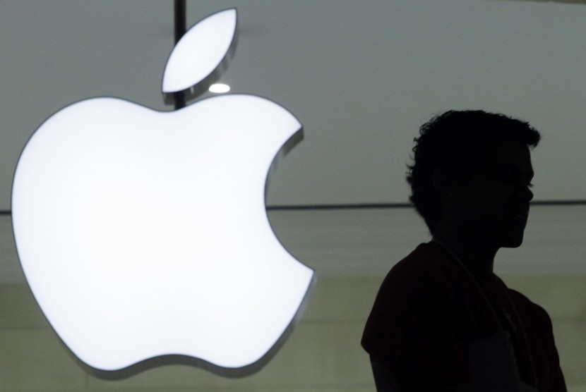Logo perusahaan Apple. Produsen layar untuk Apple dan Samsung di China, BOE Technology Group Co Ltd, berencana berinvestasi dalam jumlah besar untuk membangun dua pabrik di Vietnam, kata dua orang yang mengetahui masalah tersebut, seperti dikutip dari Reuters, Rabu (11/1/2023).