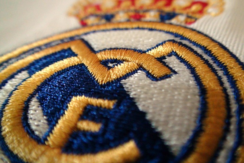 Logo Real Madrid. Manajemen Real Madrid memangkas gaji pemain, staf pelatih, dan sejumlah jajaran eksekutif sebesar 10 hingga 20 persen.