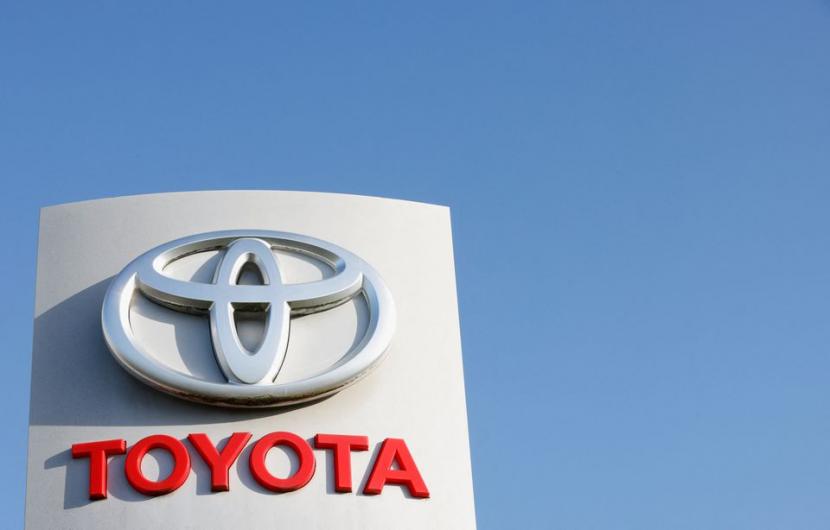 Logo Toyota. Toyota akan memperkenalkan dua atau tiga kendaraan listrik plug-in hybrid (PHEV) mereka di China.