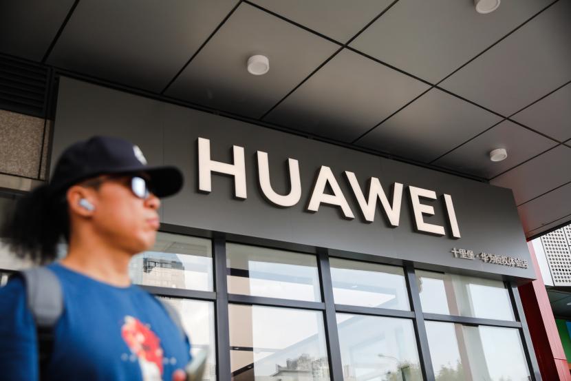 Logo Huawei. Huawei meluncurkan ponsel lipat tiga, Mate Xt yang dibanderol Rp 43 juta.