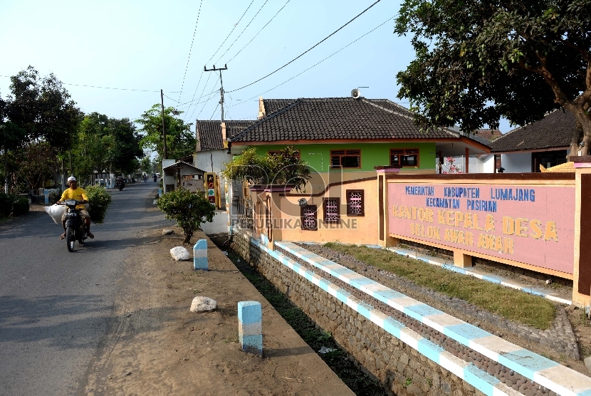 Lokasi Balai Desa Selok Awar-Awar menjadi salah satu tempat kejadian perkara pembunuhan Salim Kancil di Kecamatan Pasirian, Kabupaten Lumajang, Jawa Timur, Ahad (11/10). (Republika/Wihdan) 