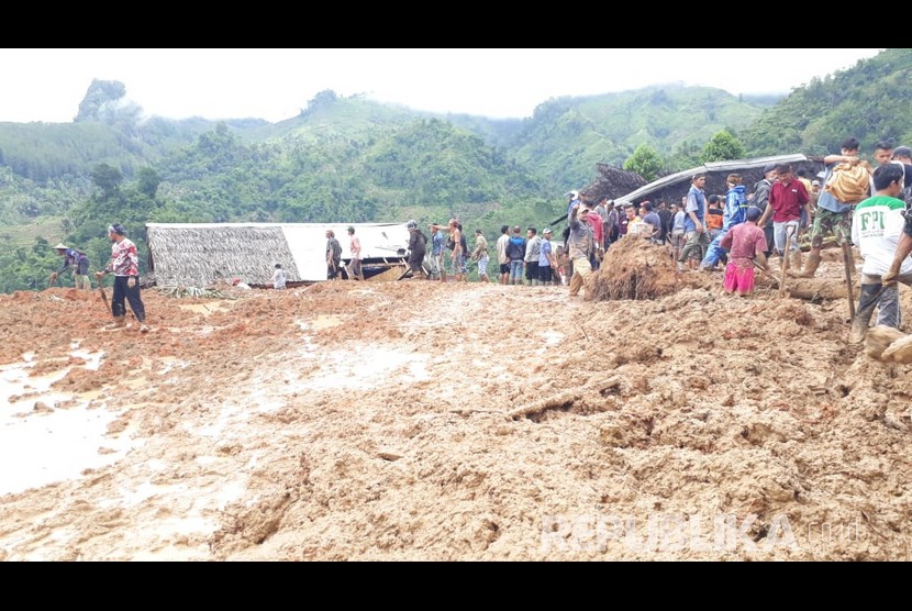 Lokasi longsor di Kampung Cimapag Desa Sinaresmi Kecamatan Cisolok Kabupaten Sukabumi Selasa (1/1).