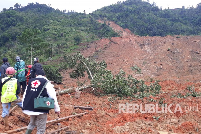 Lokasi longsor di Kampung Cimapag, Desa Sirnaresmi Kecamatan Cisolok, Kabupaten Sukabumi Selasa (1/1).