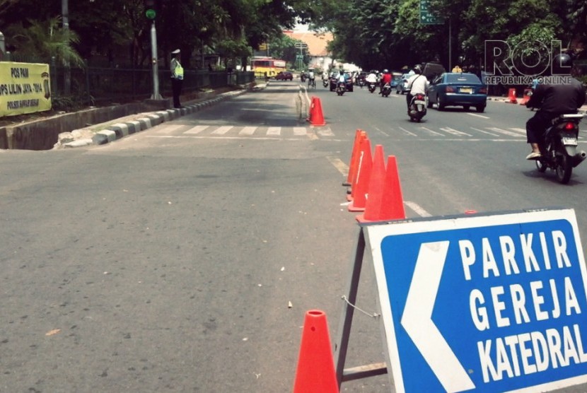 Lokasi parkir kendaraan di masjid Istiqlal