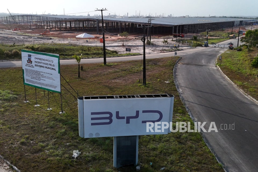 Pekerja di Pabrik BYD Menandatangani Kontrak dengan Klausul yang Tidak Adil