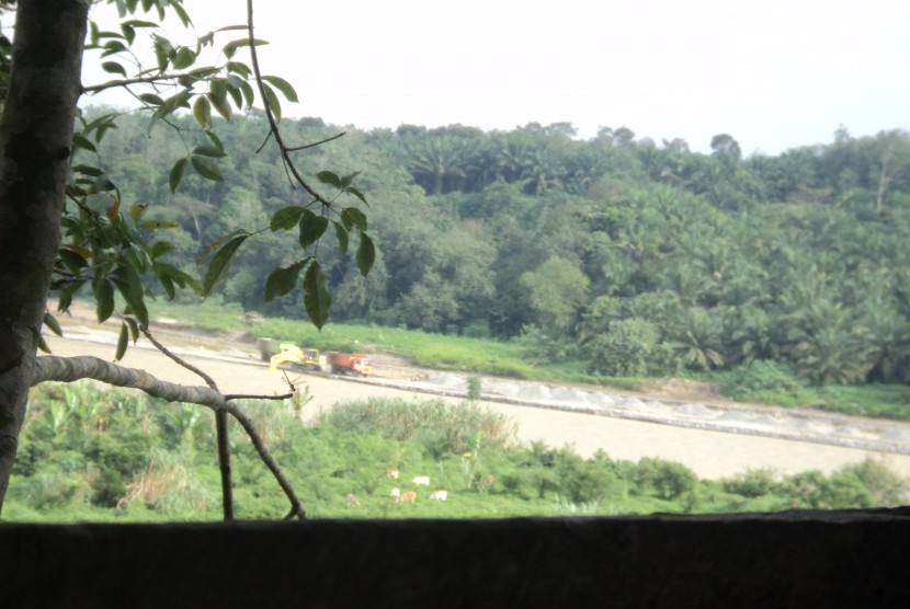 Lokasi penambangan galian C di Pantai Sampah, Desa Tanjung Lenggang, Kecamatan Bahorok, Kabupaten Langkat, Sumatra Utara saat awal beroperasi pada 2013.