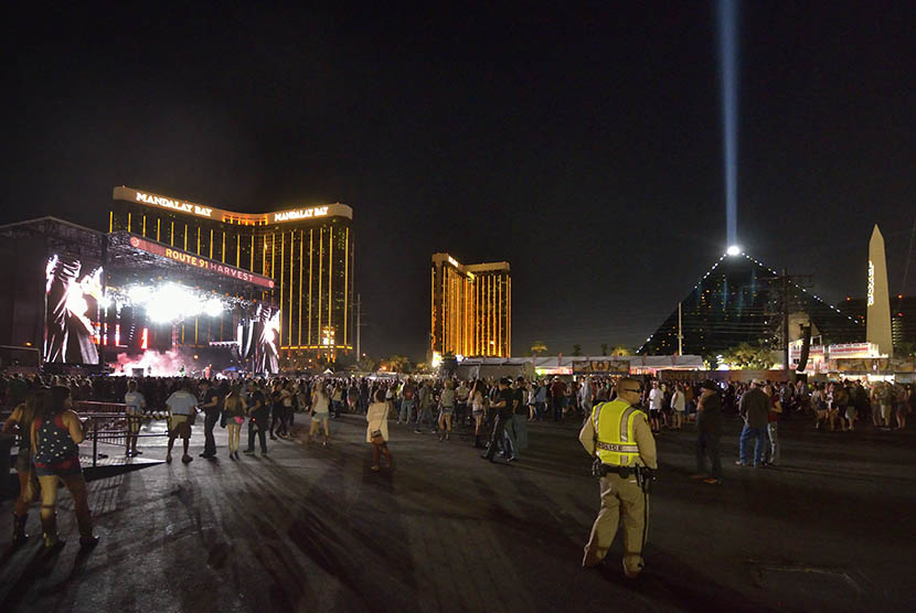 Lokasi penembakan di sebuah konser musik country di Vegas Strip, Las Vegas, Amerika Serikat (AS) pada Ahad (1/10) malam.