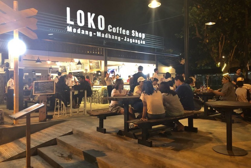 Loko Coffee Shop Malioboro, Yogyakarta. Kini, Loko Coffee Shop juga tersedia di Stasiun Purwokerto, Jawa Tengah.