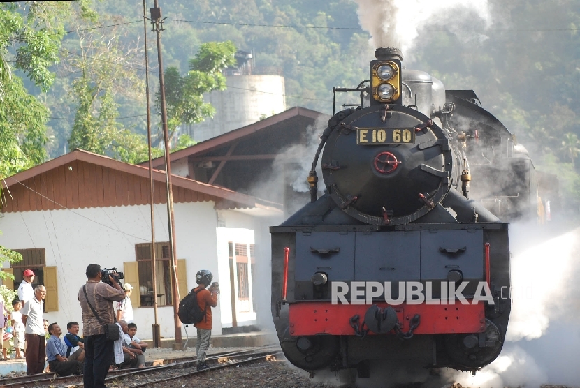 Lokomotif Uap seri E1060 buatan Jerman tahun 1965