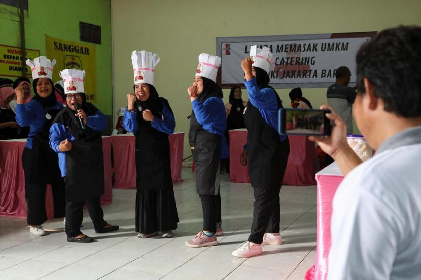 Lomba memasak bagi warga dan pelaku UMKM katering di Kelurahan Kapuk, Kecamatan Cengkareng, Jakarta Barat (Jakbar). 