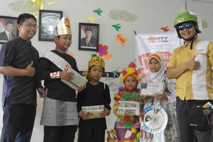 Lomba peragaan busana di SD Juara.