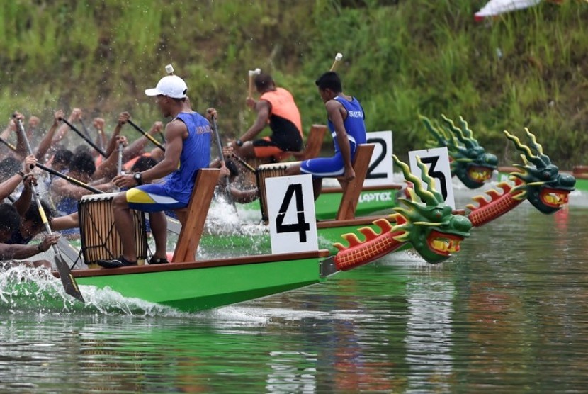 Lomba perahu naga (ilustrasi)