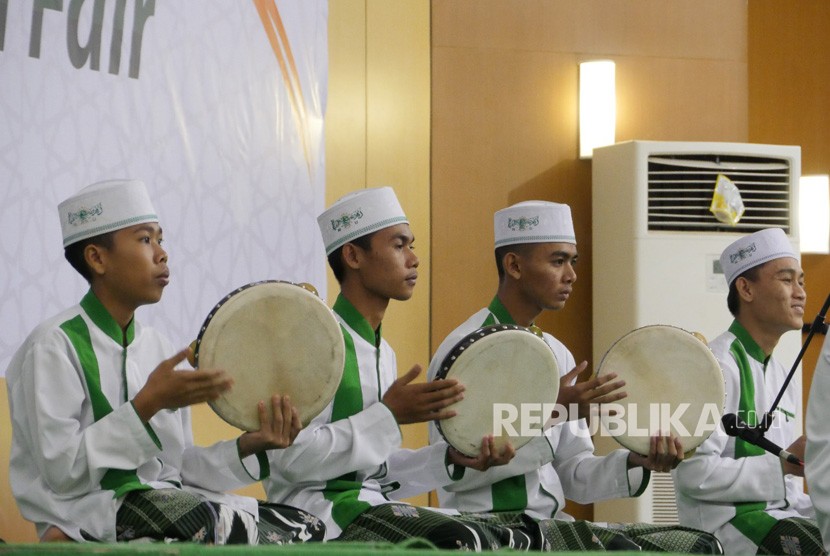 Lomba seni musik yang bernafaskan Islami seperti Hadroh memeriahkan Lombok Umrah dan Haji Expo 2018 di Kompleks Islamic Center Nusa Tenggara Barat (NTB), Kota Mataram, Pulau Lombok, Provinsi NTB. 