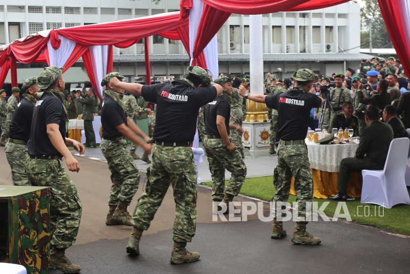 Maumere dance competition held to commemorate the 71st anniversary of the Indonesian Army.