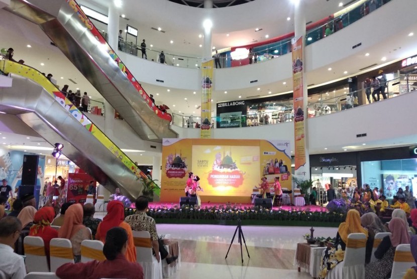Suasana Lombok Epicentrum Mall, Kota Mataram, NTB, pada 2019 lalu. Pemerintah Kota Mataram, Provinsi Nusa Tenggara Barat (NTB) menyiapkan tindakan tegas bagi pengusaha pusat perbelanjaan yang mulai beroperasi.