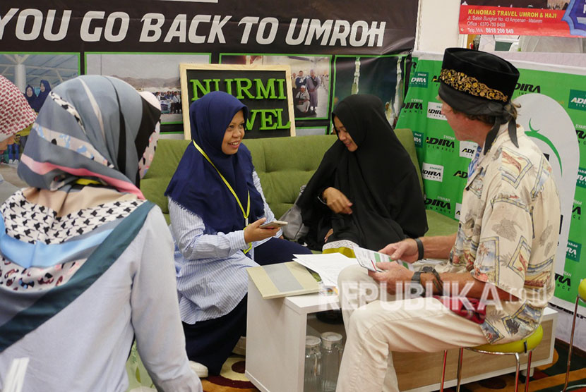Lombok Umrah dan Haji Expo 2018 dalam acara Pesona Khazanah Ramadhan di Kompleks Islamic Center Nusa Tenggara Barat (NTB), Kota Mataram, Provinsi NTB, Sabtu (19/5).