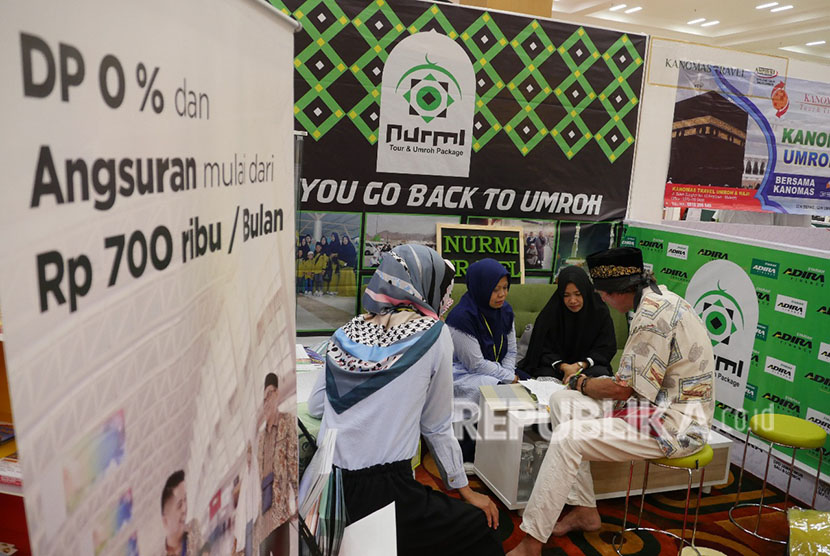Lombok Umrah dan Haji Expo 2018 dalam acara Pesona Khazanah Ramadhan di Kompleks Islamic Center Nusa Tenggara Barat (NTB), Kota Mataram, Provinsi NTB, Sabtu (19/5).