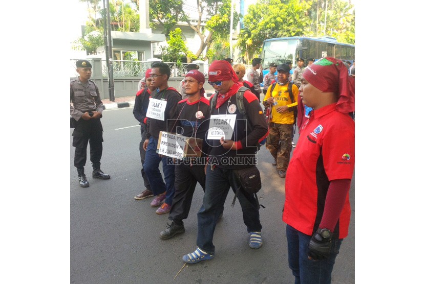  Long march buruh di Jakarta, Jumat (20/11).