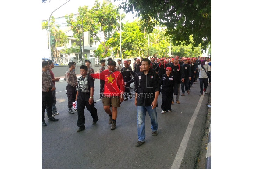 Long march buruh di Jakarta, Jumat (20/11).