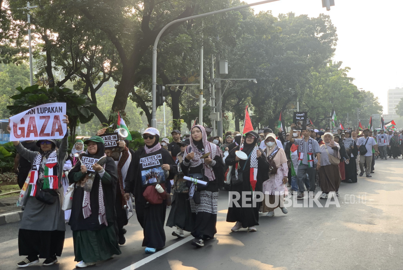 Long March Gaza dari Bundaran HI ke Kedubes Amerika Serikat, Jakarta, Ahad (27/7/2025).