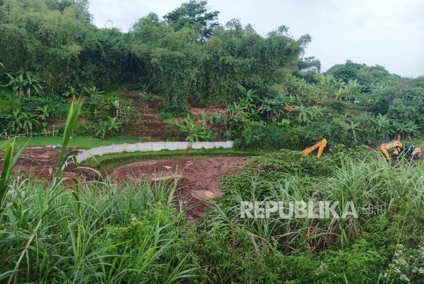 Longsor di Area Sawah Desa Sukatani, Kecamatan Ngamprah, KBB yang Berdekatan dengan Ruas Jalan Tol Cipularang KM 118. (Dok/BPBD KBB).