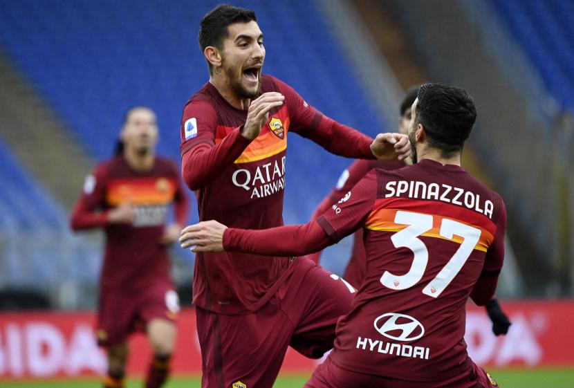 Pemain AS Roma Lorenzo Pellegrini merayakan gol ke gawang Inter Milan.