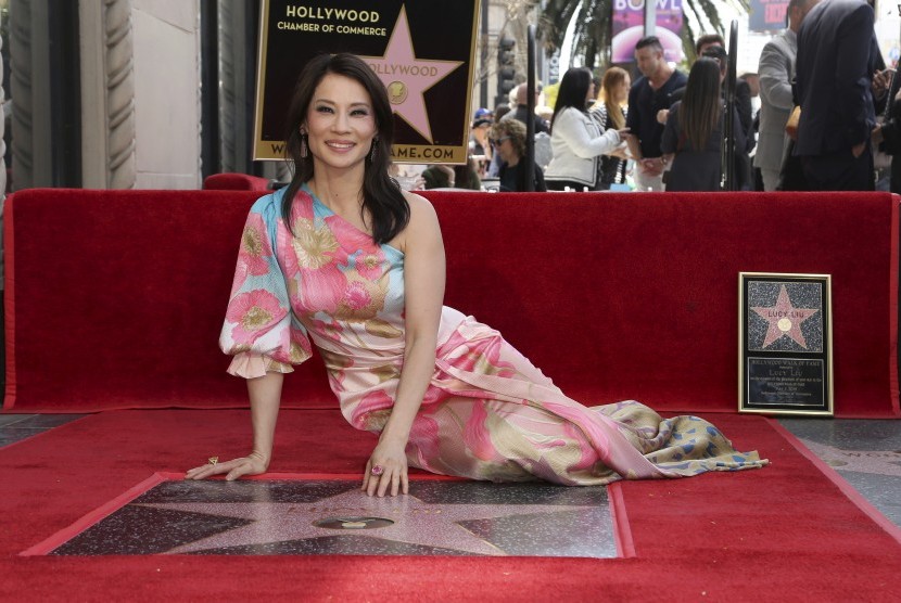 Lucy Liu mendapatkan namanya tercantum di Walk of Fame. Liu mengaku pernah berseteru dengan Bill Murray saat syuting Charlies Angels pada tahun 2000.