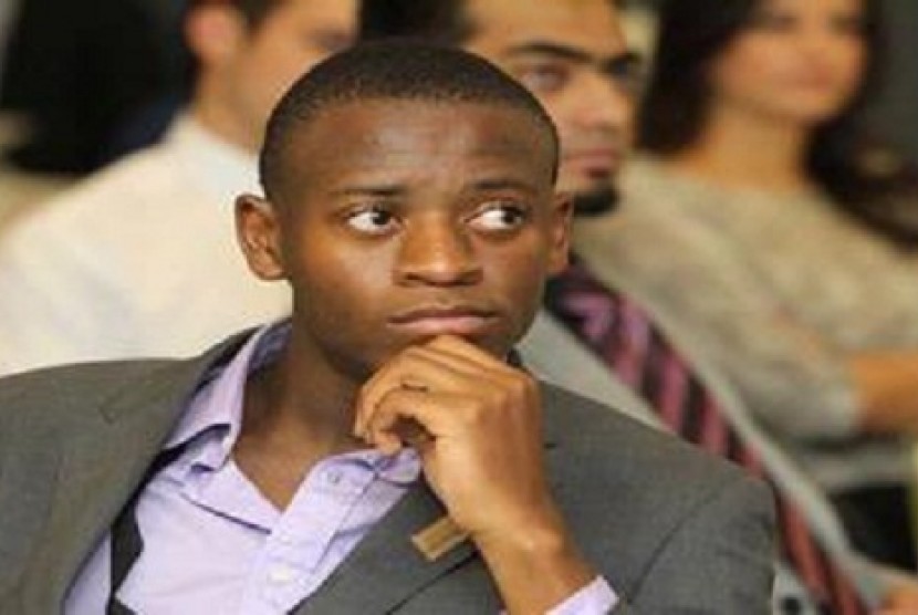 Ludwick Marishane, mahasiswa University of Cape TownAfrika Selatan yang menemukan produk yang dapat membuat orang bisa mandi tanpa menggunakan air. 