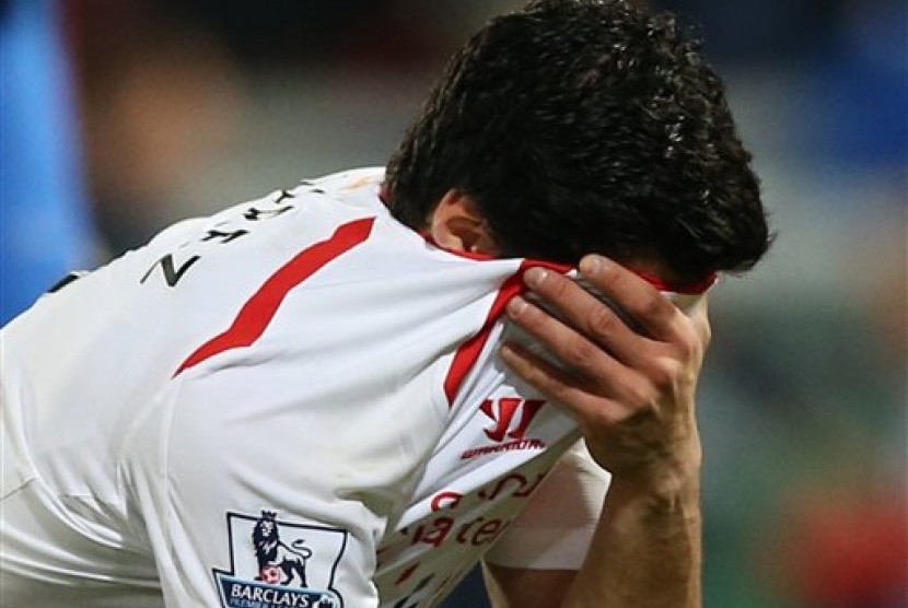 Luis Suarez menangis.
