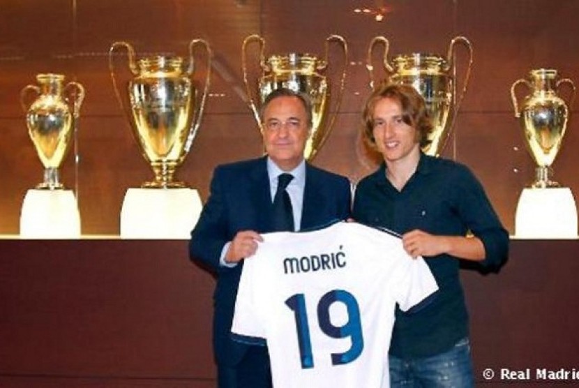 Luka Modric resmi berkostum Real Madrid.