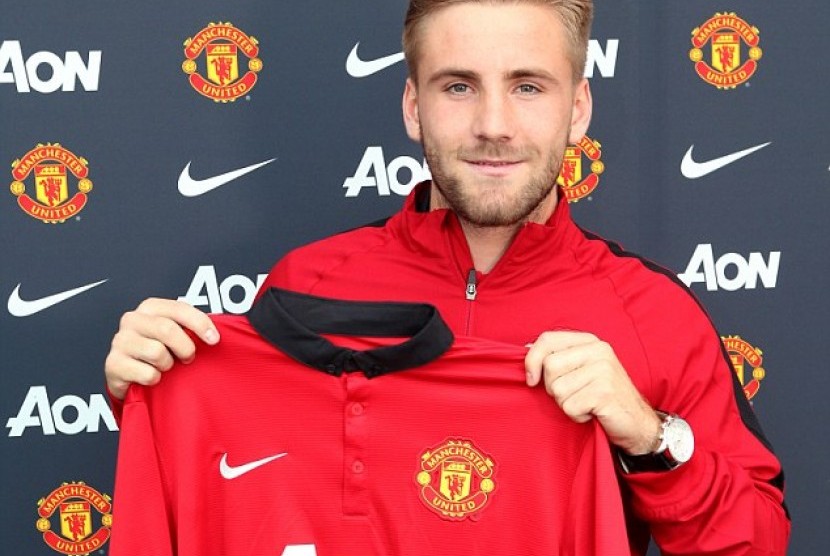 Luke Shaw berseragam Manchester United