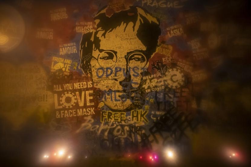 Lukisan wajah John Lennon. John Lennon menjadi salah satu bintang yang dibunuh penggemarnya sendiri. (ilustrasi)