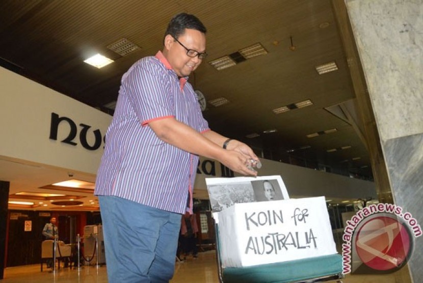 Lukman Edy mengumpulkan koin