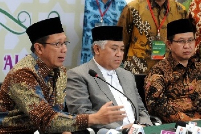 Lukman Hakim Saifuddin (kiri)