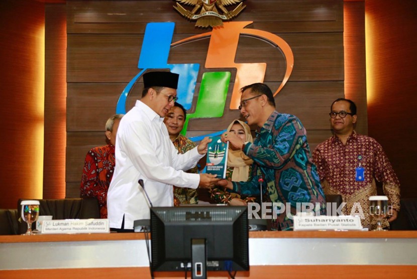  Lukman Hakim Saifuddin Tengah Memberikan Keterangan Pers di BPS, Jakarta, Rabu (1/11)