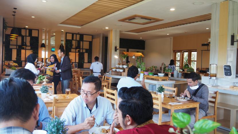 Luminor Hotel Banyuwangi tawarkan promo Madyang Awan bayar seikhlasnya.