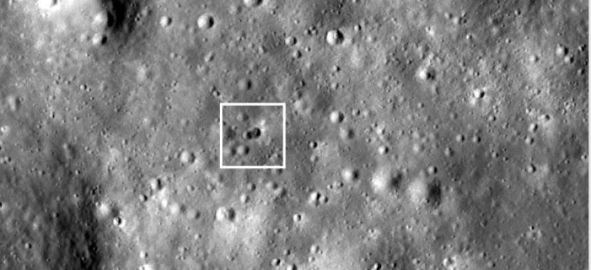 Lunar Reconnaissance Orbiter (LRO), kamera pengintai Badan Antariksa Amerika (NASA) di orbit sekitar Bulan telah menemukan lokasi jatuhnya pendorong roket misterius yang menabrak sisi jauh Bulan pada 4 Maret 2022. 
